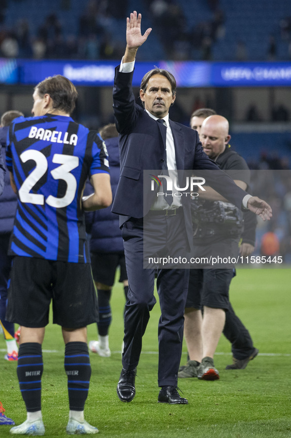 Inter Milan manager Simone Inzaghi salutes the fans at full time during the UEFA Champions League League Stage match between Manchester City...