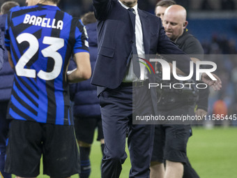 Inter Milan manager Simone Inzaghi salutes the fans at full time during the UEFA Champions League League Stage match between Manchester City...