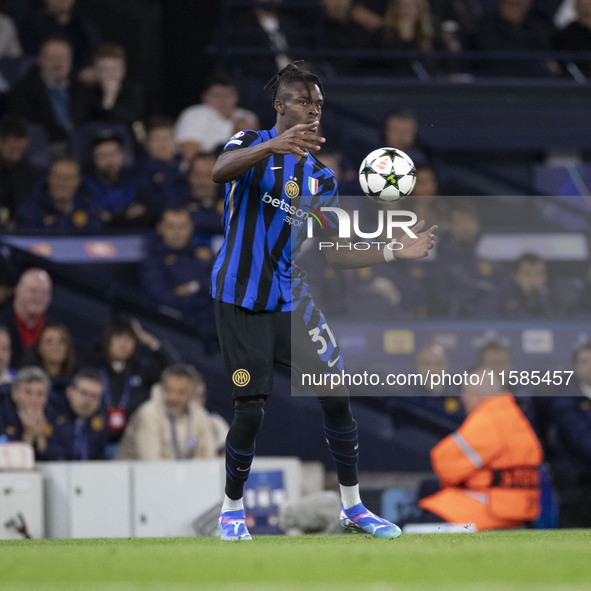 Yann Aurel Bisseck #31 of Inter Milan during the UEFA Champions League League Stage match between Manchester City and Football Club Internaz...