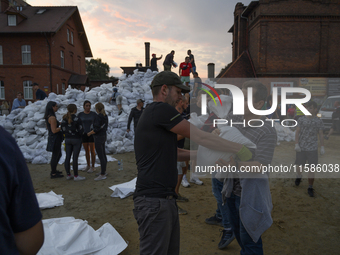 People and territorial defense forces prepare sandbags to tackle the ongoing high water level throughout the region in Olawa, near Wroclaw,...