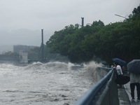 The Qiantang River tide causes huge waves in the Hangzhou section due to the impact of Typhoon ''Pulasan'', which is about to make landfall...