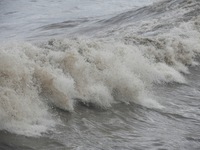 The Qiantang River tide causes huge waves in the Hangzhou section due to the impact of Typhoon ''Pulasan'', which is about to make landfall...