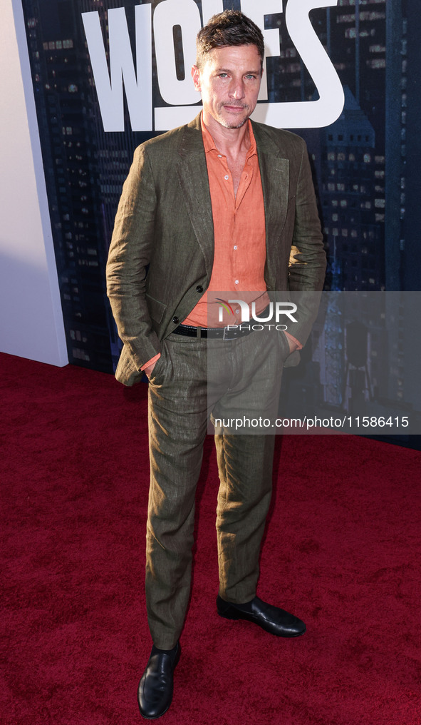 Simon Rex arrives at the Los Angeles Premiere Of Apple TV+'s 'Wolfs' held at the TCL Chinese Theatre IMAX on September 18, 2024 in Hollywood...