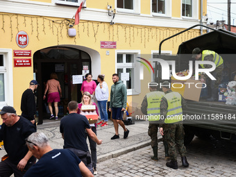 Volunteers and emergency personel provides aid for the residents after Nysa Klodzka river flooded town of Lewin Brzeski in southwestern Pola...