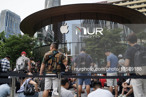 People who order the latest iPhone model lineup outside an Apple store in Bangkok, Thailand, on September 20, 2024. Apple now makes availabl...