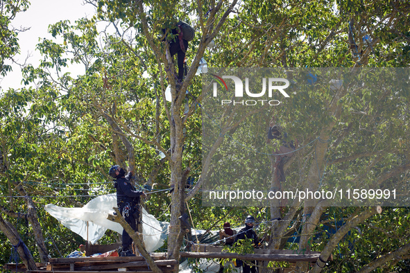 Members of the CNAMO unit try to convince 'Ecureuil' to stop their occupation of Zineb, an old walnut tree. For the fourth day, Gendarmerie...