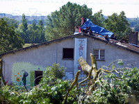 The 'Verger' house. Zadists stand on the roof with a banner reading 'ZAD' (Zone To Defend). For the 4th day, Gendarmerie and CNAMO try to di...