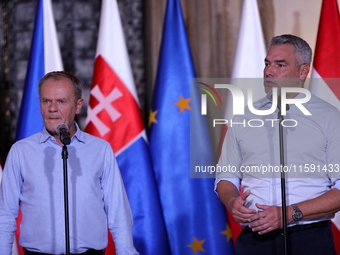 Polish Prime Minister Donald Tusk (L) with Austrian Chancellor Karl Nehammer (R) during a meeting with EC President Ursula von der Leyen, Cz...