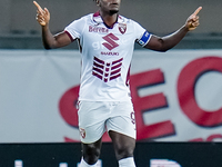 Duvan Zapata of Torino FC celebrates after scoring second goal during the Serie A Enilive match between Hellas Verona and Torino FC at Stadi...