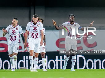 Duvan Zapata of Torino FC celebrates after scoring second goal during the Serie A Enilive match between Hellas Verona and Torino FC at Stadi...