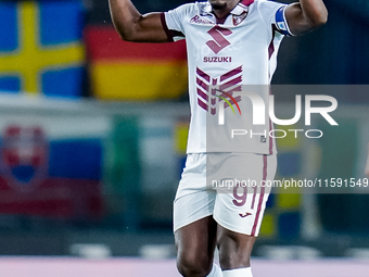 Duvan Zapata of Torino FC celebrates after scoring second goal during the Serie A Enilive match between Hellas Verona and Torino FC at Stadi...