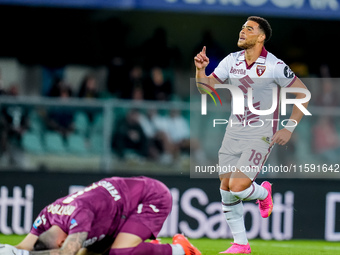 Che' Adams of Torino FC celebrates after scoring third goal during the Serie A Enilive match between Hellas Verona and Torino FC at Stadio M...