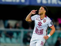 Che' Adams of Torino FC celebrates after scoring third goal during the Serie A Enilive match between Hellas Verona and Torino FC at Stadio M...