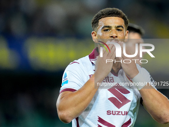 Che' Adams of Torino FC celebrates after scoring third goal during the Serie A Enilive match between Hellas Verona and Torino FC at Stadio M...