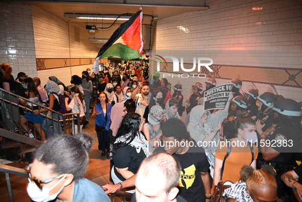 Protesters inside the Dekalb Avenue subway demonstrate for Black and Palestinian liberation following the subway shooting in Brooklyn, strik...