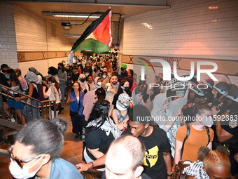 Protesters inside the Dekalb Avenue subway demonstrate for Black and Palestinian liberation following the subway shooting in Brooklyn, strik...