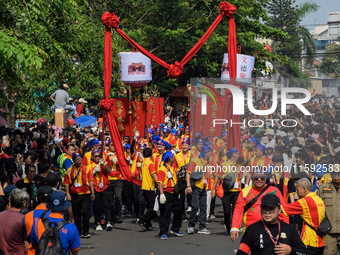 The atmosphere of the 'Gotong Toapekong' (Carrying Toapekong) tradition in Tangerang, Banten Province, Indonesia, on September 21, 2024. Thi...