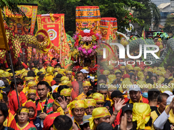 The atmosphere of the 'Gotong Toapekong' (Carrying Toapekong) tradition in Tangerang, Banten Province, Indonesia, on September 21, 2024. Thi...