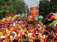 The atmosphere of the 'Gotong Toapekong' (Carrying Toapekong) tradition in Tangerang, Banten Province, Indonesia, on September 21, 2024. Thi...