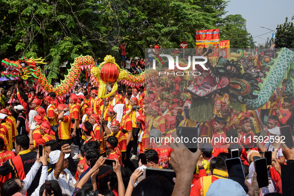 The atmosphere of the 'Gotong Toapekong' (Carrying Toapekong) tradition in Tangerang, Banten Province, Indonesia, on September 21, 2024. Thi...