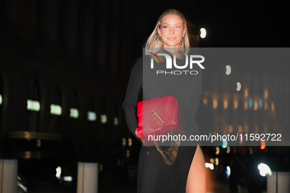 Leonie Hanne arrives at the Versace fashion show during the Milan Womenswear Spring/Summer 2025 in Milan, Italy, on September 20, 2024 