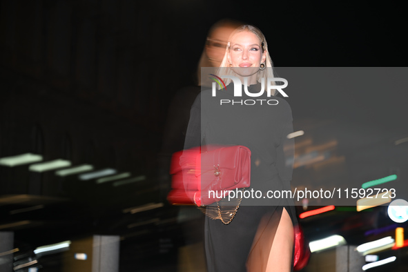 Leonie Hanne arrives at the Versace fashion show during the Milan Womenswear Spring/Summer 2025 in Milan, Italy, on September 20, 2024 