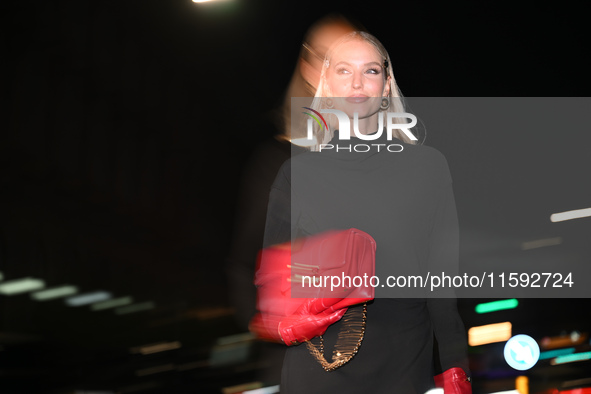 Leonie Hanne arrives at the Versace fashion show during the Milan Womenswear Spring/Summer 2025 in Milan, Italy, on September 20, 2024 