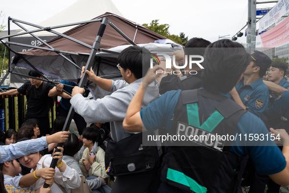 Police forcibly dismantle tents set up for a sit-in protest by around 50 members of the Progressive Union of Korean University Students in f...