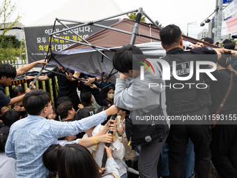 Police forcibly dismantle tents set up for a sit-in protest by around 50 members of the Progressive Union of Korean University Students in f...