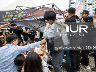 Police forcibly dismantle tents set up for a sit-in protest by around 50 members of the Progressive Union of Korean University Students in f...