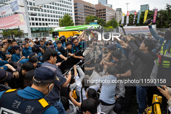 Police forcibly dismantle tents set up for a sit-in protest by around 50 members of the Progressive Union of Korean University Students in f...