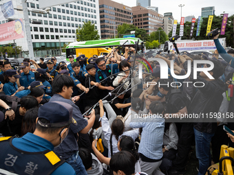 Police forcibly dismantle tents set up for a sit-in protest by around 50 members of the Progressive Union of Korean University Students in f...