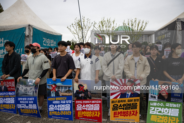 Around 50 members of the Progressive Union of Korean University Students stage a surprise sit-in protest in front of the National Assembly i...