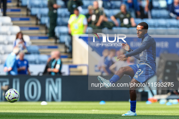 Ricardo Pereira of Leicester City warms up during the Premier League match between Leicester City and Everton at the King Power Stadium in L...