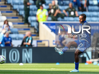 Ricardo Pereira of Leicester City warms up during the Premier League match between Leicester City and Everton at the King Power Stadium in L...