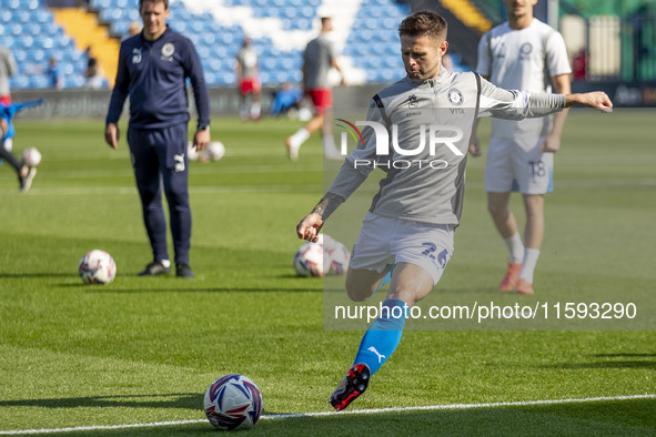 Oliver Norwood #26 of Stockport County F.C. warms up during the Sky Bet League 1 match between Stockport County and Leyton Orient at the Edg...