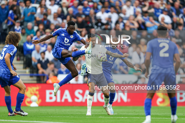 Wilfred Ndidi of Leicester City battles for possession with Dwight McNeil of Everton during the Premier League match between Leicester City...