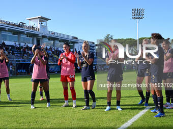 Juventus F.C. Femminile greet the fans during the third day of the Serie A Femminile eBay Championship between S.S. Lazio and Juventus F.C....