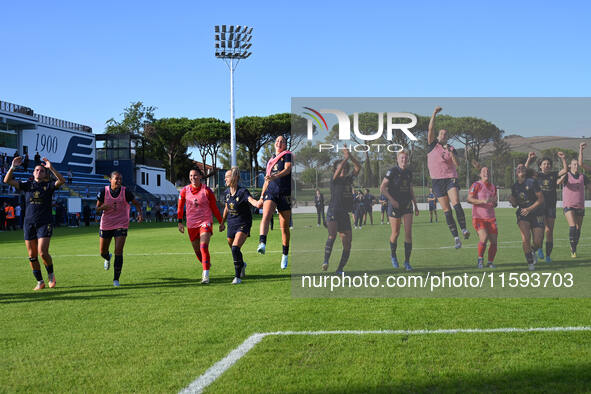 Juventus F.C. Femminile greet the fans during the third day of the Serie A Femminile eBay Championship between S.S. Lazio and Juventus F.C....