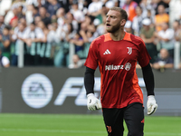 Michele Di Gregorio during the Serie A 2024-2025 match between Juventus and Napoli in Turin, Italy, on September 21, 2024 (