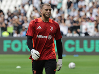 Michele Di Gregorio during the Serie A 2024-2025 match between Juventus and Napoli in Turin, Italy, on September 21, 2024 (