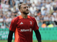 Michele Di Gregorio during the Serie A 2024-2025 match between Juventus and Napoli in Turin, Italy, on September 21, 2024 (