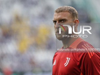 Michele Di Gregorio during the Serie A 2024-2025 match between Juventus and Napoli in Turin, Italy, on September 21, 2024 (