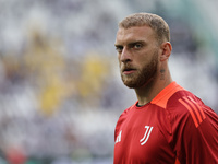 Michele Di Gregorio during the Serie A 2024-2025 match between Juventus and Napoli in Turin, Italy, on September 21, 2024 (