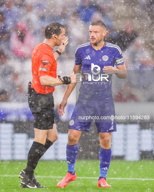 Referee Darren England speaks to #9, Jamie Vardy of Leicester City during the Premier League match between Leicester City and Everton at the...