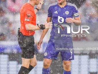 Referee Darren England speaks to #9, Jamie Vardy of Leicester City during the Premier League match between Leicester City and Everton at the...