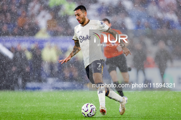 Dwight McNeil of Everton on the ball during the Premier League match between Leicester City and Everton at the King Power Stadium in Leicest...