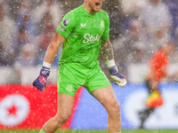 Jordan Pickford of Everton screams for a response from his teammates during the Premier League match between Leicester City and Everton at t...