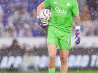 Jordan Pickford of Everton with the ball during the Premier League match between Leicester City and Everton at the King Power Stadium in Lei...