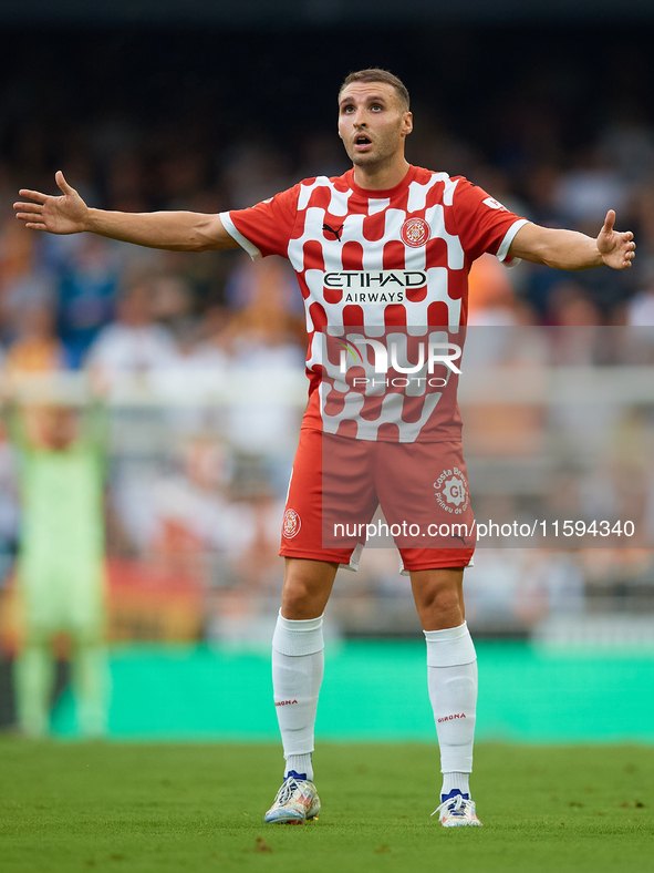 Abel Ruiz of Girona FC reacts during the LaLiga EA Sports match between Valencia CF and Girona FC at Mestalla stadium in Valencia, Spain, on...